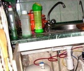 установка фильтра для воды под раковину - вариант 1