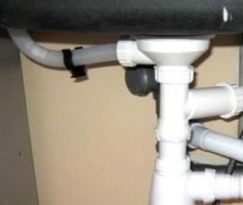 установка гибкого смесителя на кухню - вариант 4