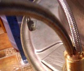 установка гибкого смесителя на кухню - вариант 3