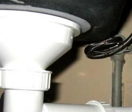 установка гибкого смесителя на кухню - вариант 2