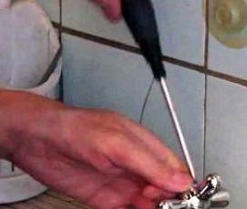 установка крана смесителя - модель 3