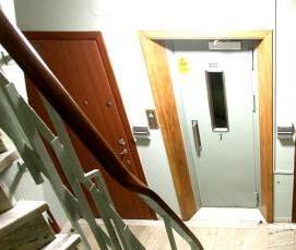 установка лестничных дверей - вариант 3