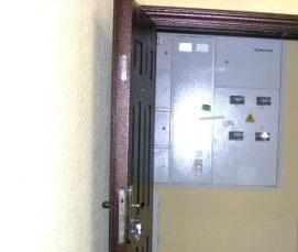 установка лестничных дверей - вариант 2