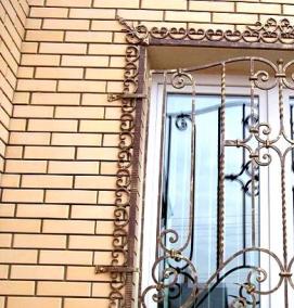 установка металлических решеток на окна - модель 4