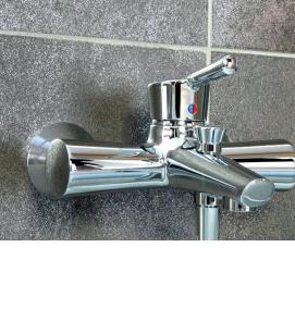 установка настенного смесителя - вариант 1