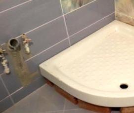 установка поддона в ванной - тип 1