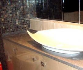 установка раковины из искусственного камня в столешницу - вариант 1