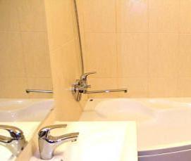 установка раковины в туалете - вариант 1