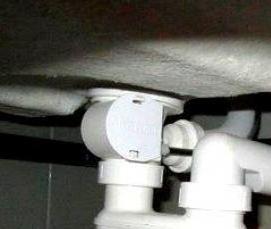 установка слива перелива в ванной - модель 1