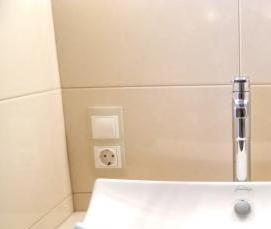 установка смесителя на каменную раковину - тип 3