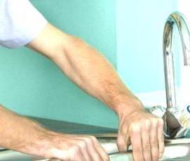 установка смесителя на мойку из нержавейки - вариант 1