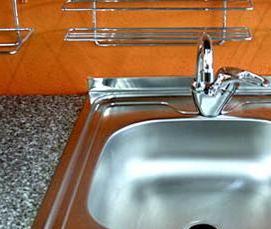 установка смесителя на мойку из нержавейки - вариант 2