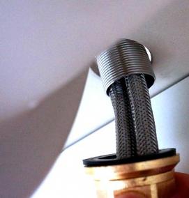 установка смесителя на раковину из искусственного камня - вариант 1