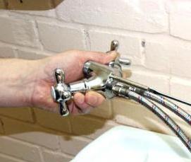 установка смесителя на шпильке - тип 4