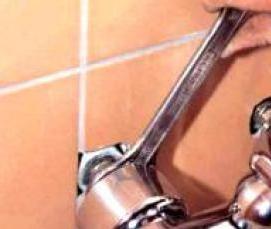 установка смесителя в ванной с эксцентриками - вариант 4