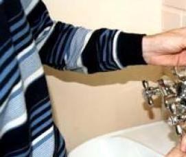 установка смесителя в ванной с эксцентриками - вариант 3