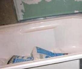 установка стальной ванны на ножки - модель 4