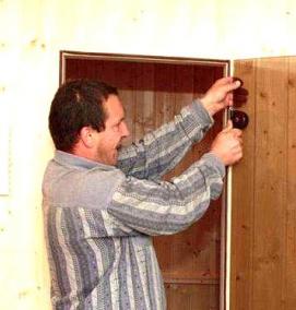 установка стеклянной двери - модель 3