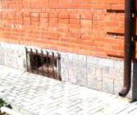 устройство отмостки вокруг дома из тротуарной плитки - тип 2