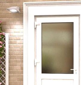 Входная дверь со стеклом для загородного дома - модель 4