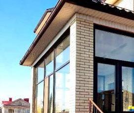 Входная группа в дом из стеклопакетов - вариант 1