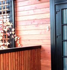 Входные двери с черным стеклом - тип 4