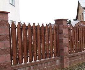 Из дерева с кирпичными столбами - вариант 1