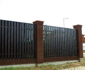 Из доски с кирпичными столбами - вариант 4