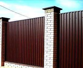 Из профиля с кирпичными столбами - тип 1