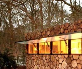 Закрытая беседка из дерева - модель 4