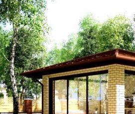 Закрытая беседка с барбекю из бруса - тип 1