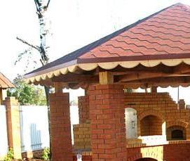 Закрытая беседка с барбекю из бруса - тип 4