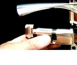 Замена личинки в дверном замке в квартире - модель 3