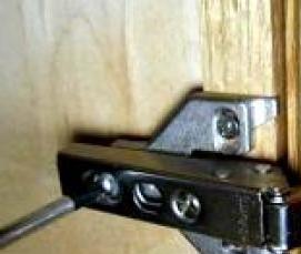 Замена личинки в дверном замке в квартире - модель 2