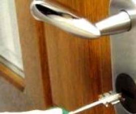 Замена личинки в замке железной двери - модель 4