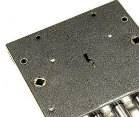 Замена личинки в замке железной двери - модель 2