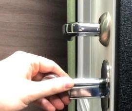 Замена личинки замка металлической двери - тип 1