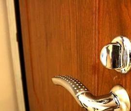 Замена нижнего замка металлической двери - тип 4