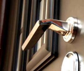 Замена замка в деревянной двери - вариант 2