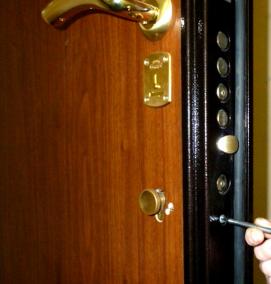 Замена замка входной металлической двери в квартире - тип 1