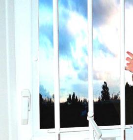 Защита на окна от детей пластиковые решетки - модель 2