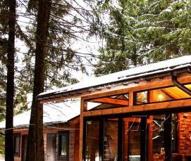 Застекленные беседки с барбекю и мангалом - модель 2