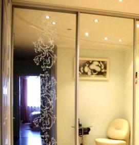 Зеркальные раздвижные двери межкомнатные - вариант 4