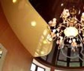 Золотистые натяжные потолки - модель 3